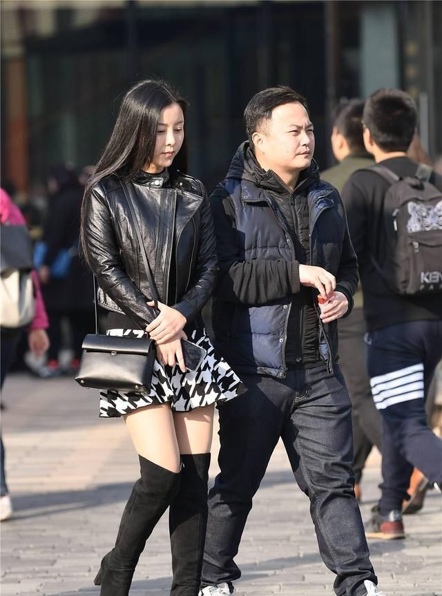 过膝靴 高跟过膝靴,在秋冬季节穿着出门,搭配出层次感