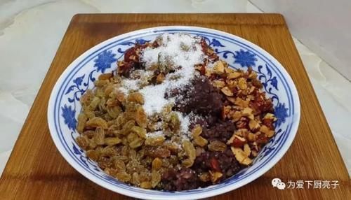 糯米粉这样做才简单,加半斤红豆,比蛋糕麻团还香,一周五次吃不够