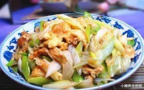 大葱炒蛋|立秋后，鸡蛋和此物一起炒，每天炒一盘，开胃下饭，血管通畅了