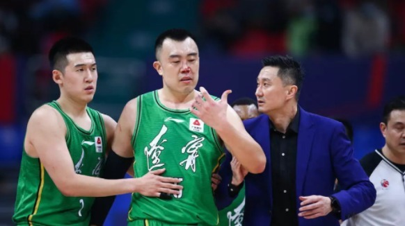 辽宁队|“辽粤冲突”时,杜锋为何不站在威姆斯这方,而主动安慰韩德君?
