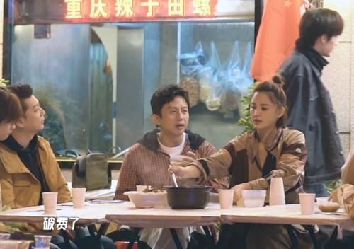 邓超忽悠二姐买单,鹿晗听后脱口而出一句话,字幕组都不敢打屏幕上