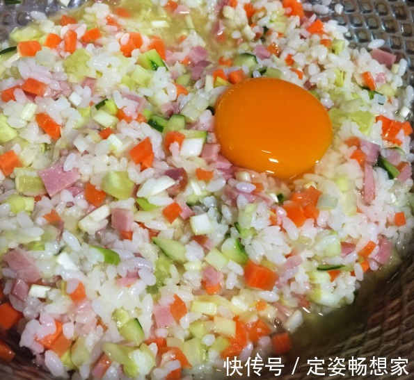 早餐|早餐别再做面食,1碗米饭2个蛋,好吃又营养,孩子1顿吃5个,真香