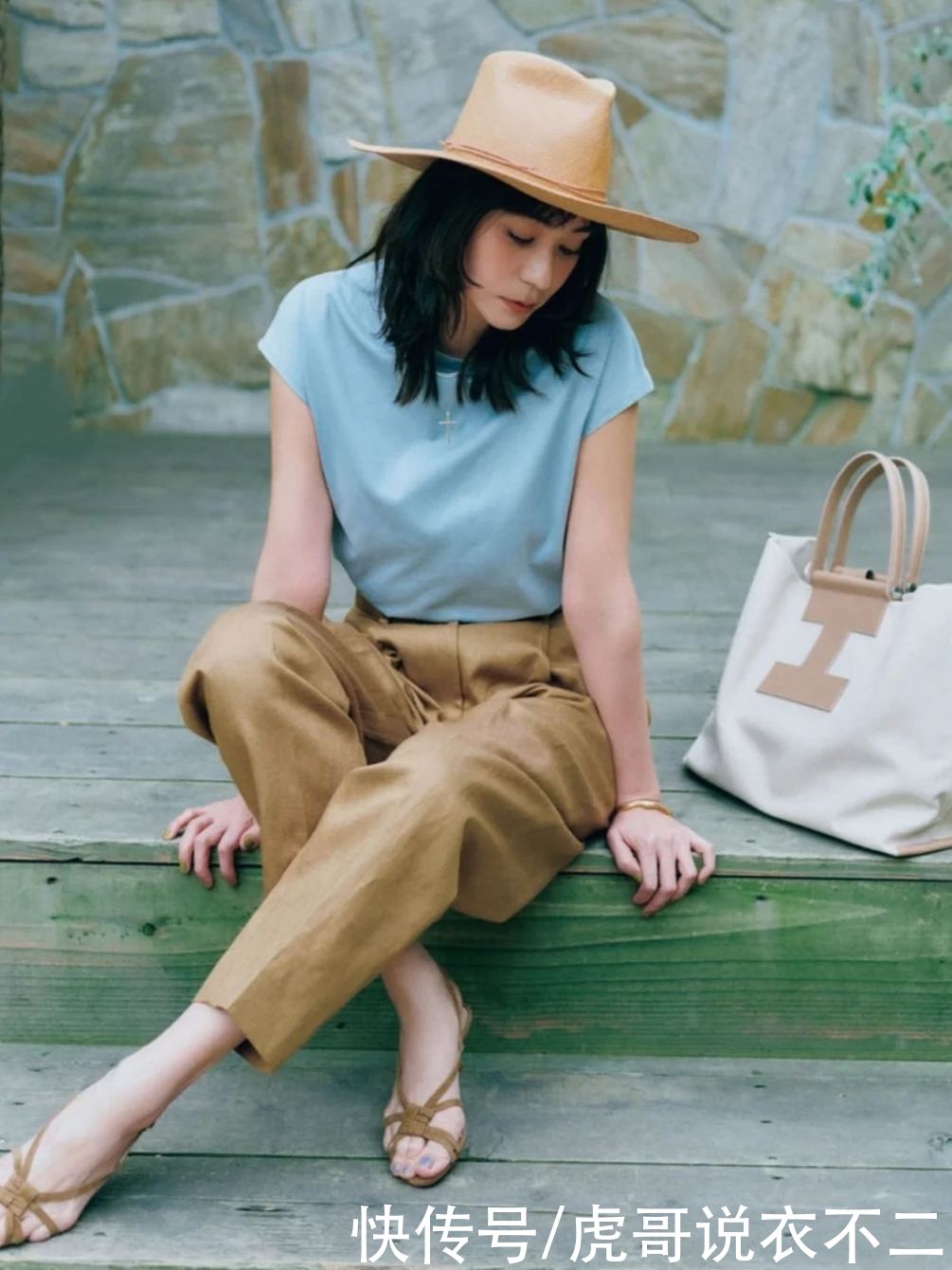 基础款|初夏必备的“T恤”,掌握这些搭配技巧,基础款也穿得比别人高级