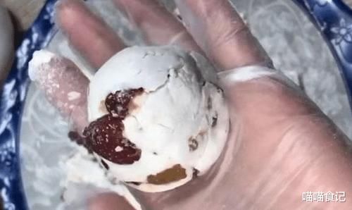 天冷，别忘多吃这个，拌一拌上锅一蒸就能吃，个个软糯拉丝还温补