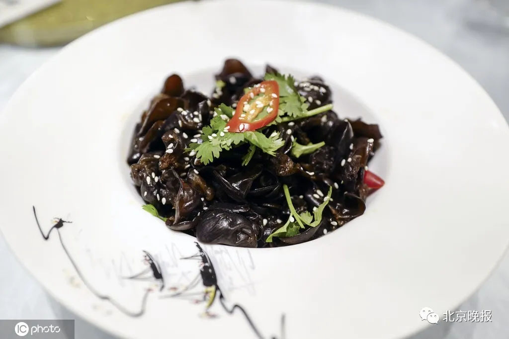 周大伯|家常凉菜竟藏“致命毒素”!男子吃完被送ICU,还有多人中招