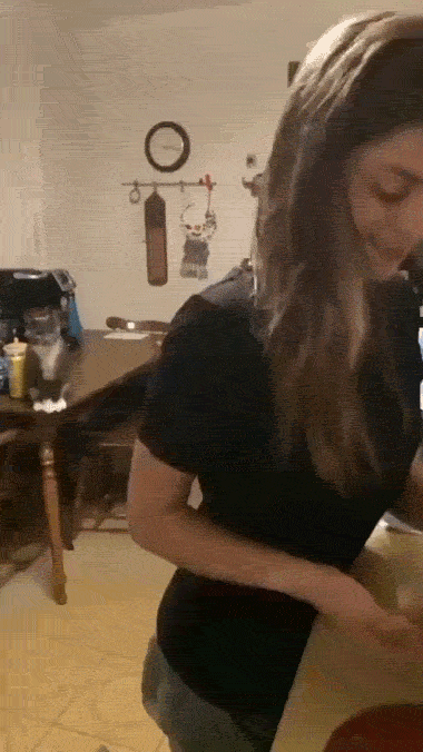 |搞笑GIF:有个这样的女友 肯定连五十都活不到