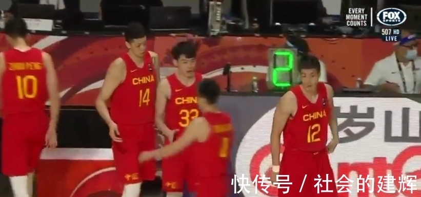 轮换|对轰大战！中国男篮单节10人轮换，周琦挑大梁，胡明轩大爆发
