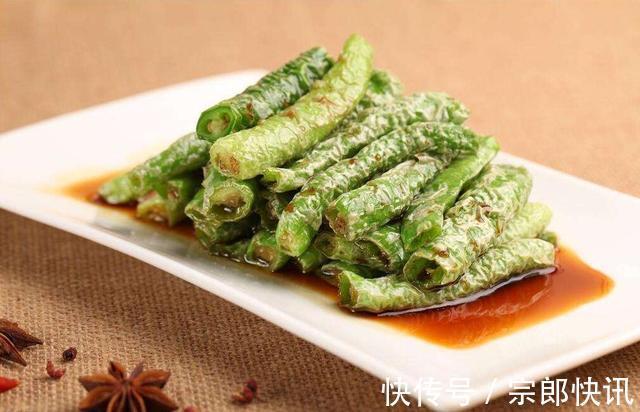 青椒|美食推荐双椒炒猪心、虎皮青椒、三杯鸡、香辣排骨的做法