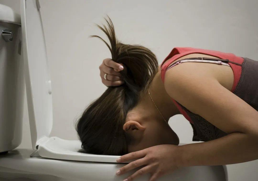 孕吐好难受,即便熬过了也不能掉以轻心,有四类食物还是要忌口