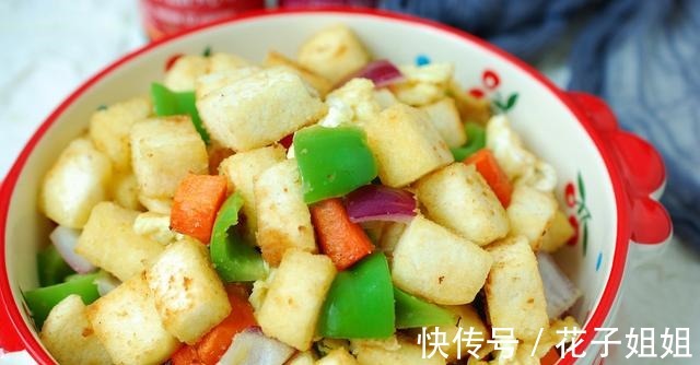 2个鸡蛋往馒头里一倒，出锅变美食，营养丰富又好吃，孩子喜欢！