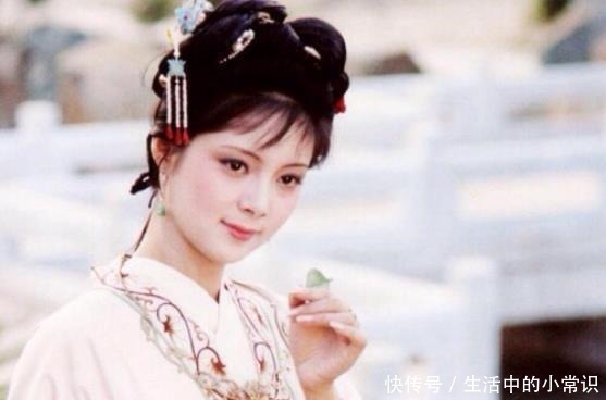 贤德妃|贾元春加封贤德妃后,薛宝钗恼羞成怒,一语双关嘲讽贾宝玉和贾府