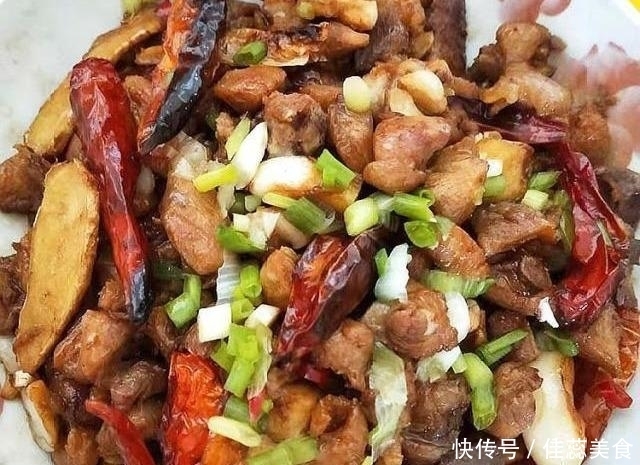 胶原蛋白|它是天然“雌激素”,女人常吃,皮肤粉嫩显年轻,40岁还是少女脸