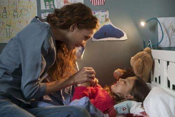 睡眠时间|6岁孩子睡觉前,父母若能坚持做这件事,娃的记忆和大脑发育更好