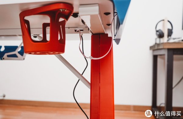 礼物|超彰显“钞能力”的礼物——傲风联名高达电竞桌上手体验