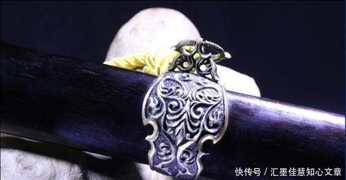  著名|史上著名的十大名刀关刀才排第七，第一是他手持的这把！