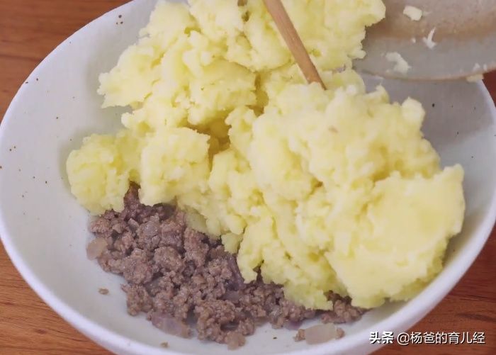  美食|用土豆和牛肉搭配的美味，外酥里嫩，营养美味，孩子爱吃的美食