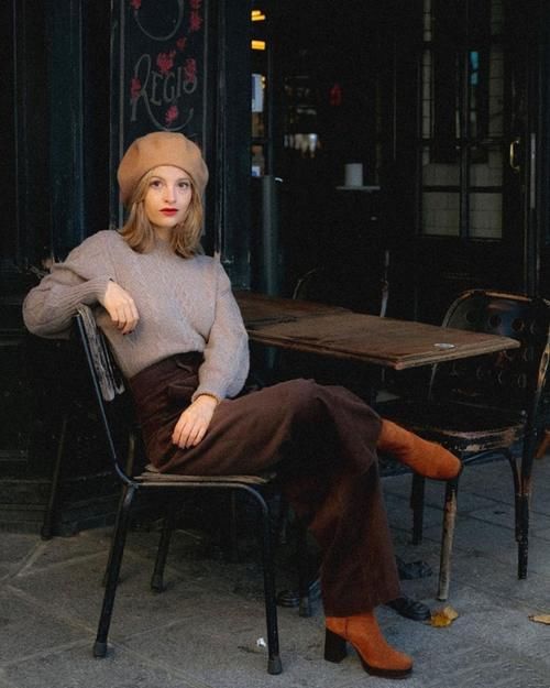 早春穿搭要打破黑白灰！学会这些配色法则，时髦又个性