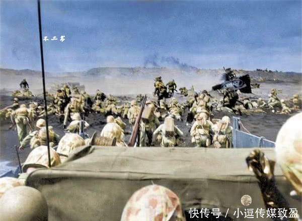 美军士兵|直击真实的太平洋战争现场:镜头下的战火硝烟,满地弹坑见证惨烈