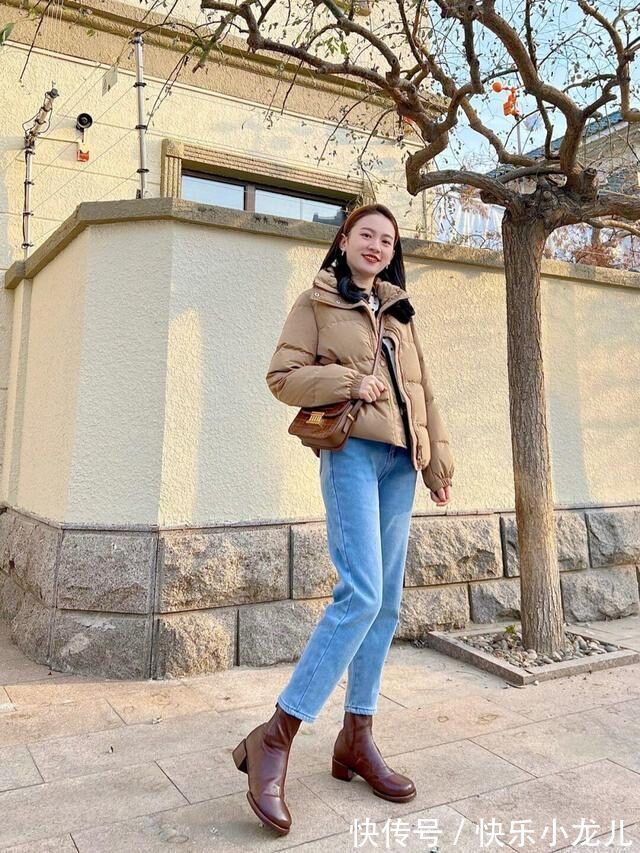 牛仔裤 时尚穿搭,羽绒服结合上牛仔裤简约洋气,显高显瘦