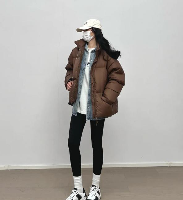 臃肿 “羽绒服+九分裤”=今年秋冬最时髦穿搭,显高显瘦,明星都在穿