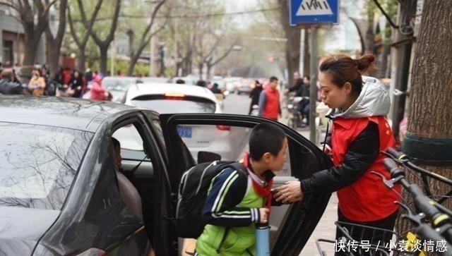 电动|儿子质问妈妈：为啥别的妈都开车就你骑电动？宝妈回答堪称教科书