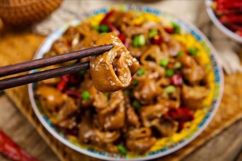 猪大肠|广东人做肥肠确实好吃，清洗肥肠很关键，教你正确清洗方法