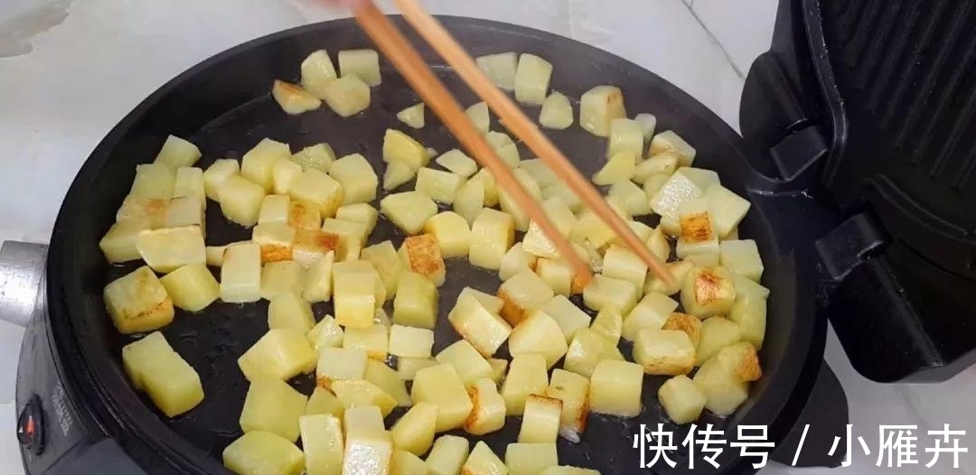 干锅|土豆又出新吃法,教你简单一做,比干锅土豆做法简单,比薯条好吃