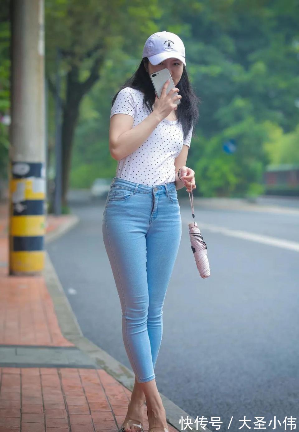 dvd|美女街拍:非常自信的气质美女,看起来“油而不腻”,晚上下班一起吃个饭吧