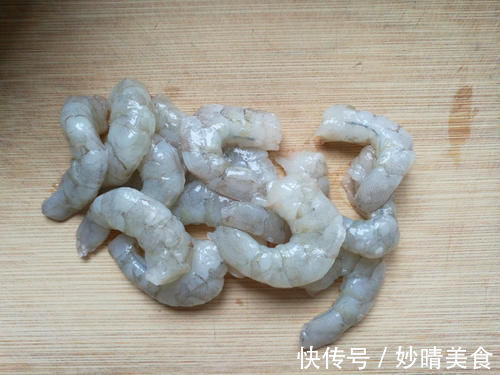 碱性食物|“碱性食物”终被发现，女性常吃，补气养颜，头发也变得乌黑发亮