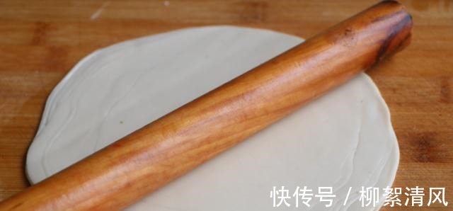 饺子皮|春饼的懒人做法,不烫面不揉面,10分钟做一摞,张张薄如蝉翼!