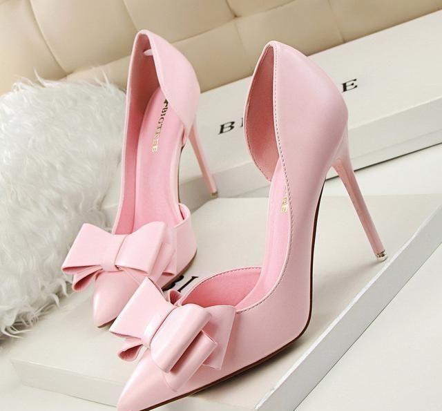 气质欠佳的女人别穿小白鞋了, 瞧瞧下面女人穿, 个个女人味十足