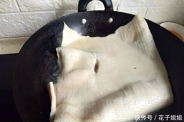 它价格比猪肉低,10块钱做一盆切切就上桌,看到最后果然是简单