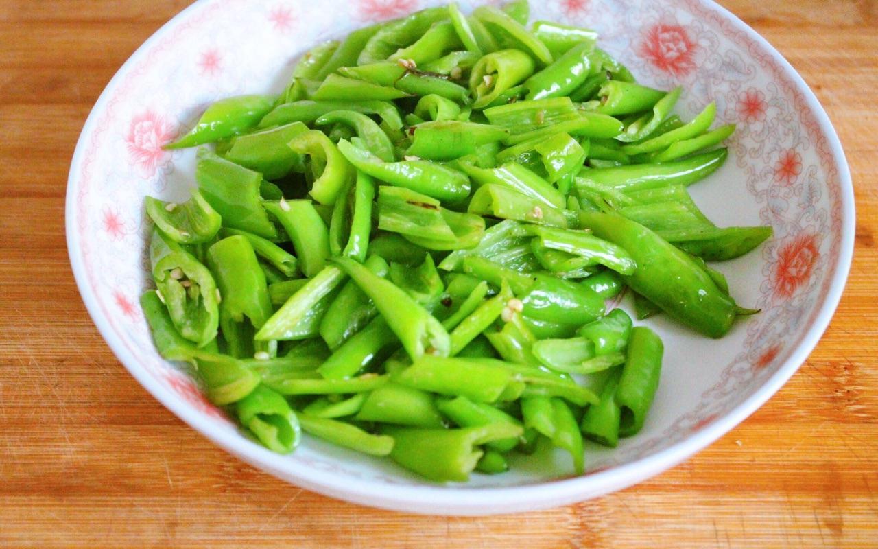 这样做出来的炒肉味道一级棒,一点也不输于饭店,又辣又开胃