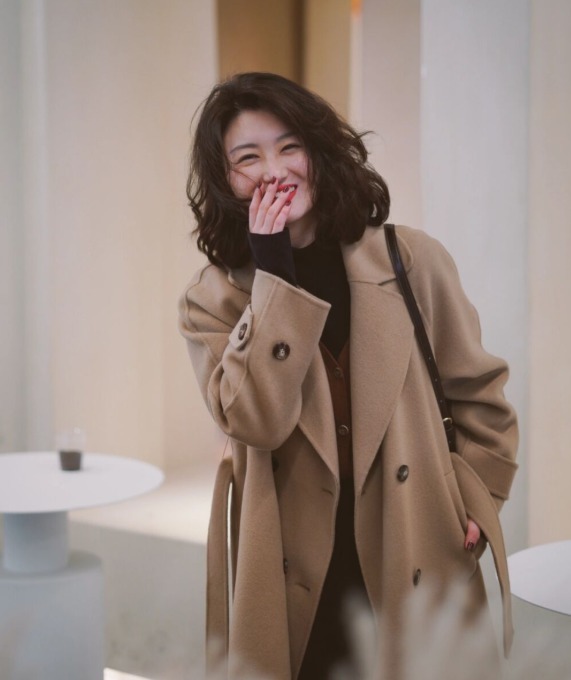 驼色大衣|今年冬装被这件驼色大衣承包了!搭配直筒裤或半身裙,超有气质,