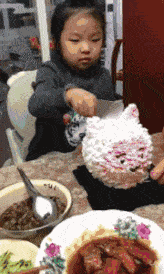 |搞笑GIF:这么长的婚纱,会不会影响交通