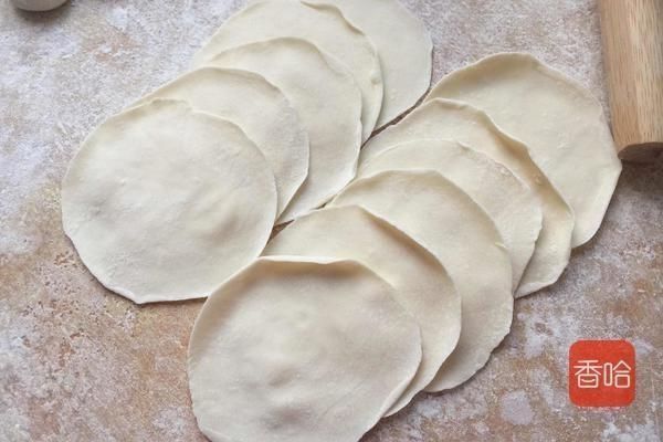 饺子|煮饺子时，万万不可热水下锅，一步错步步错，难怪饺子开裂又粘锅