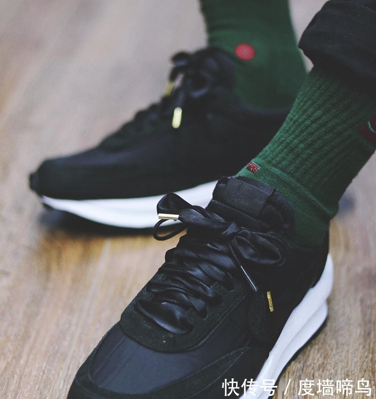 ldv 最新上脚图来了!纯色Sacai x Nike LDV Waffle还能这样穿