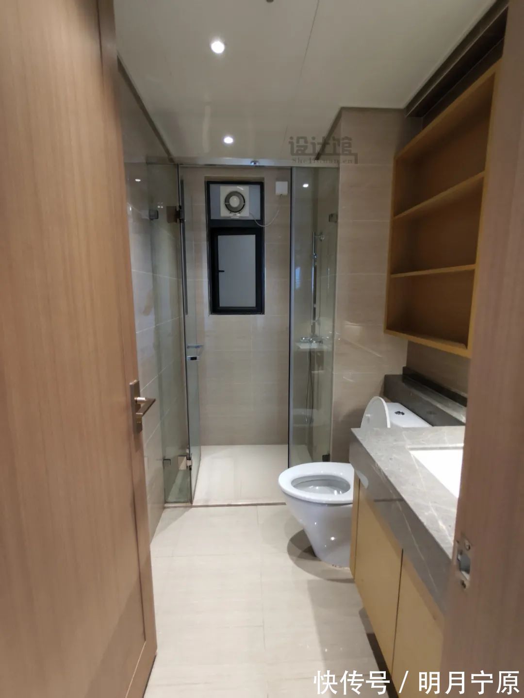 瓷砖|卫生间贴什么瓷砖?不光要好看,防滑与打理也很关键