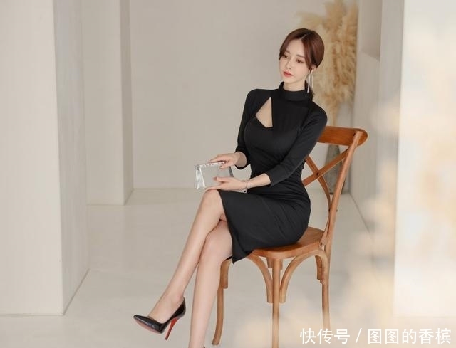 墨染丝滑挂脖七分袖连衣裙,展现优雅身姿