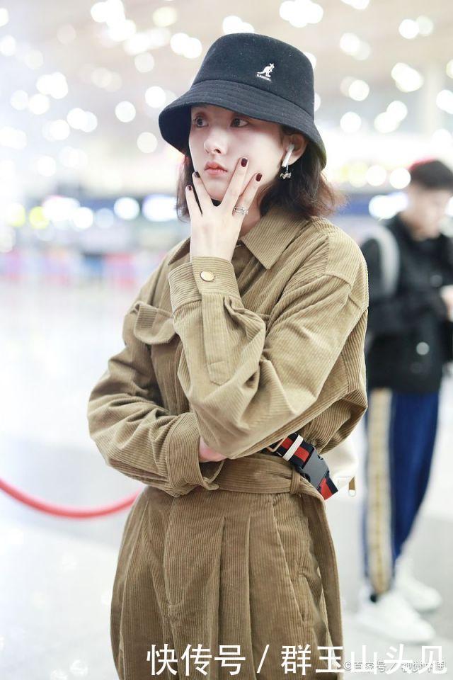 “奶奶裤”已经失宠，今年秋冬更流行“老妈裤”，时髦保暖还显高