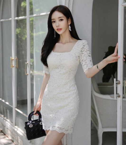 曼妙|长相甜美的小姐姐，穿搭端庄，尽显曼妙身姿