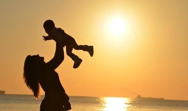 孝顺|这两类妈妈容易培养出大格局、孝顺的孩子,是家里的福气