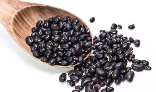 男人经常食用黑豆，可以增强四个方面的能力，煮粥煮汤都好吃