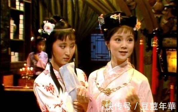 含丹$同样是“宝玉看呆宝钗”,老版宝黛钗太可爱,新版像大型宫斗现场