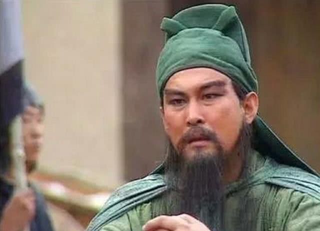 关羽|为什么在很多的绘画和塑像中,都给关羽戴上一顶绿帽子呢?