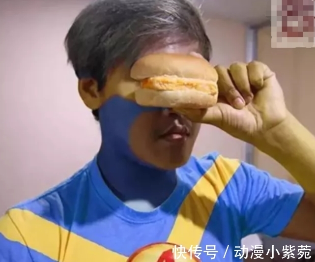 cospl泰国小哥再现神级COS,本以为要吃面包,没想到却在COS镭射眼!