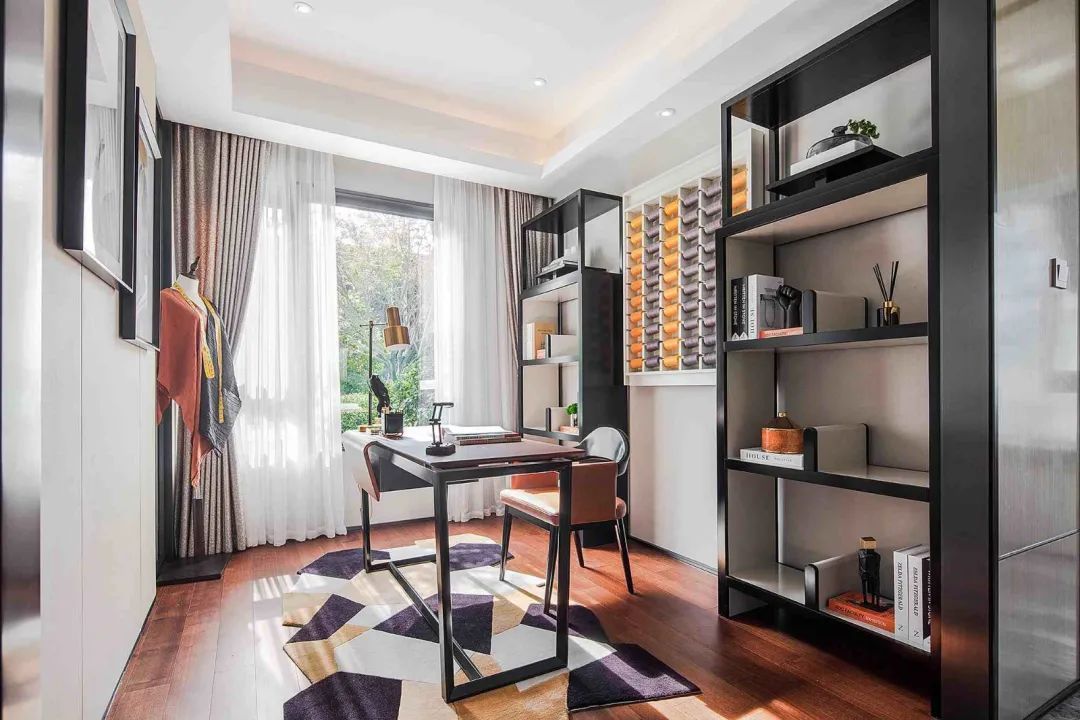 布置|122㎡现代时尚,心灵手巧的女主,在家布置工作台,做起针线活