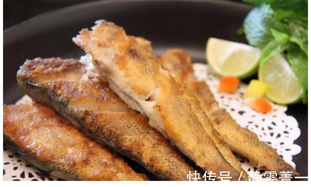 煎鱼|煎鱼粘锅还掉皮?别再撒盐和拍粉,只需记住2点,鱼肉嫩滑还不黏