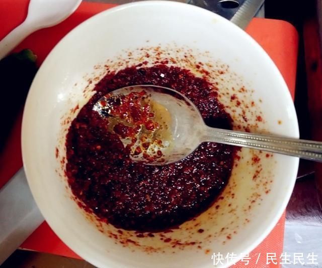 炝拌韭菜你吃过吗?不要韭菜炒鸡蛋,试试开胃下饭特简单的拌韭菜