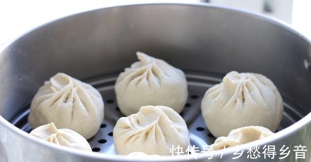 很多人扔掉的这菜叶子，其实是个宝，晒干存起来，能吃一冬天！